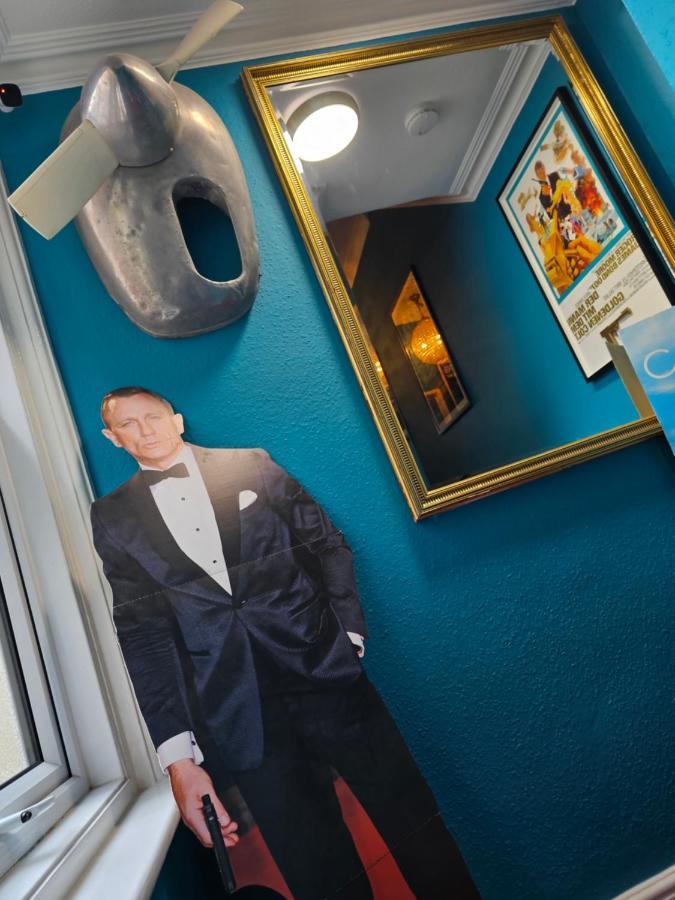 Southsea Royale James Bond 3 Bed Cool Penthouse, Seafront Parking Portsmouth Exterior photo